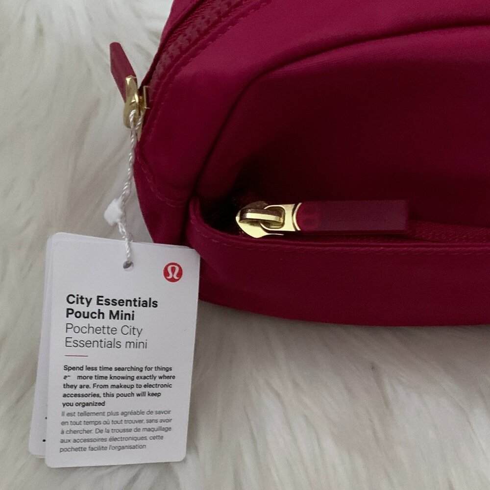 LULULEMON City Essentials Mini Pouch 2L in Berry Rumble - Picture 2 of 4